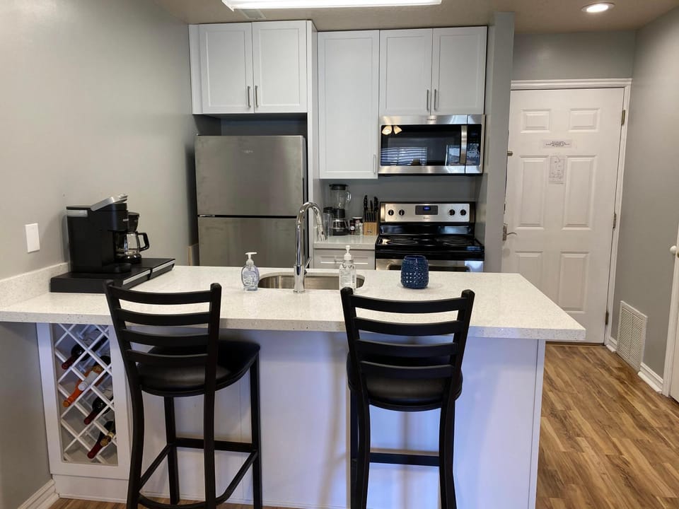 Beautiful Inn Building Condo 208 Pet friendly House in Garden City