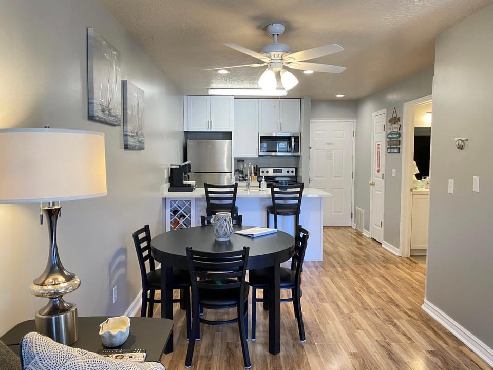 Beautiful Inn Building Condo 208 Pet friendly House in Garden City