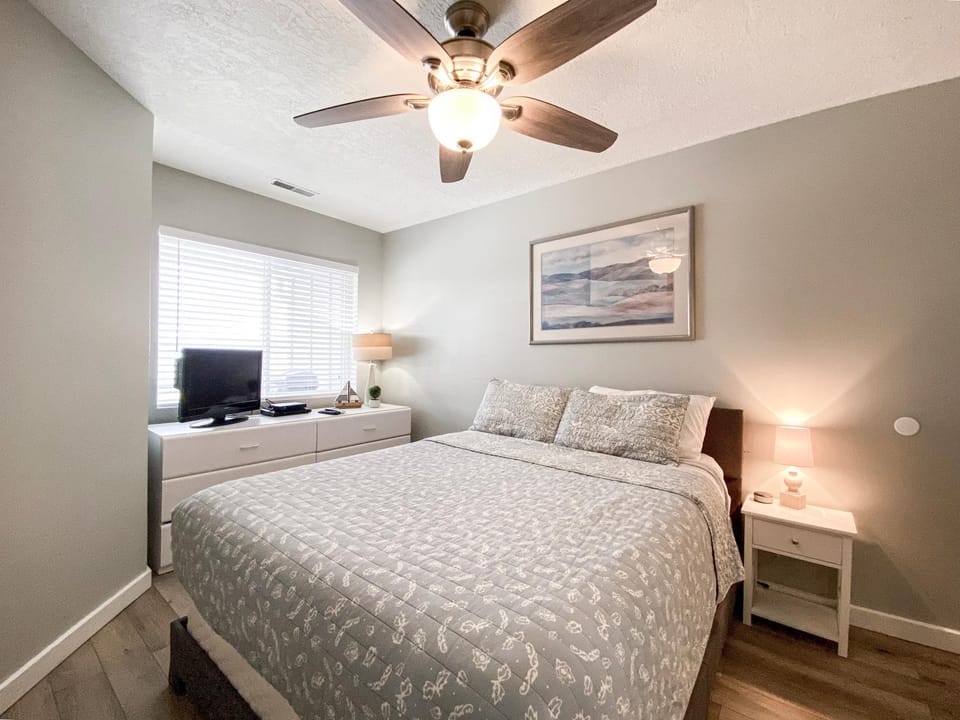 Inn Building Condo 203, Remolded with Lake View House in Garden City