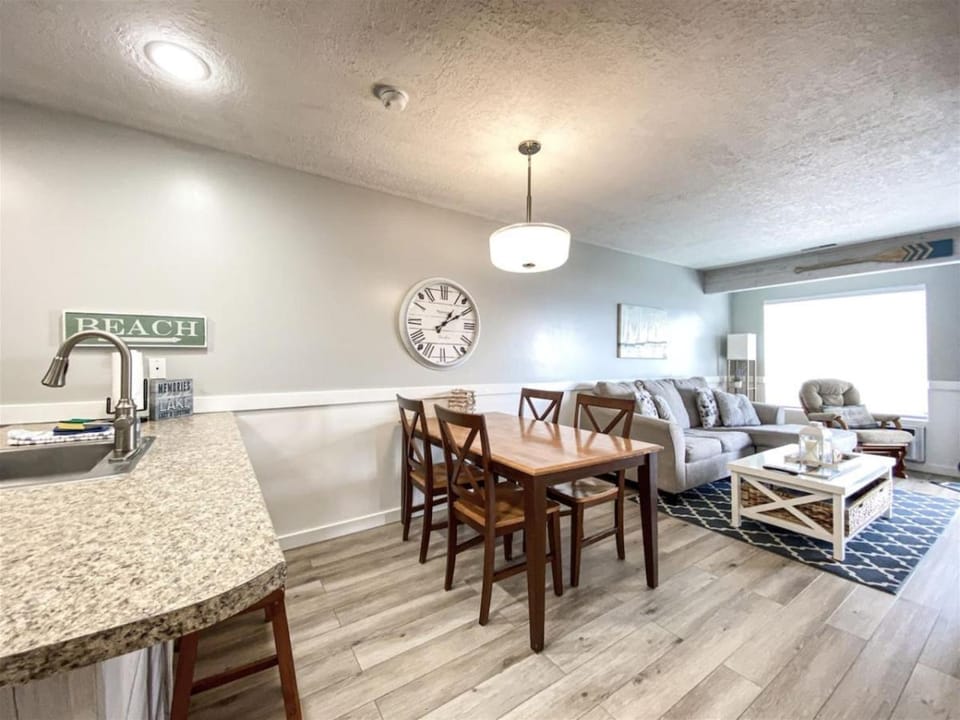Inn Building Condo 203, Remolded with Lake View House in Garden City