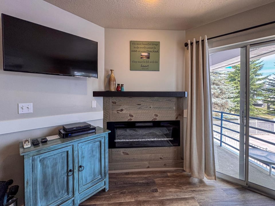 Beautiful Inn Building Updated Condo 211 House in Garden City
