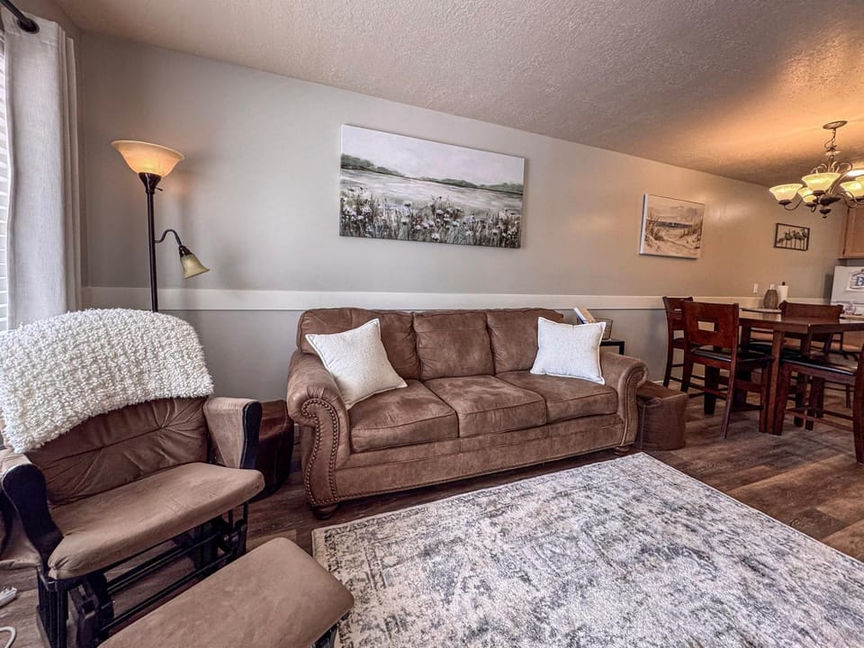 Beautiful Inn Building Updated Condo 211 House in Garden City