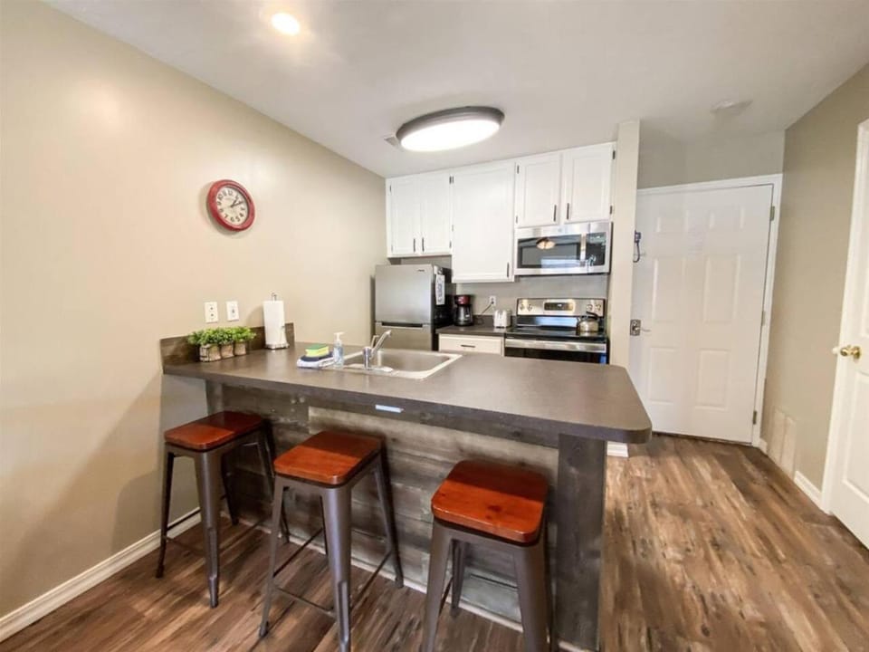 Inn Building Condo 102 Updated Ground Level House in Garden City