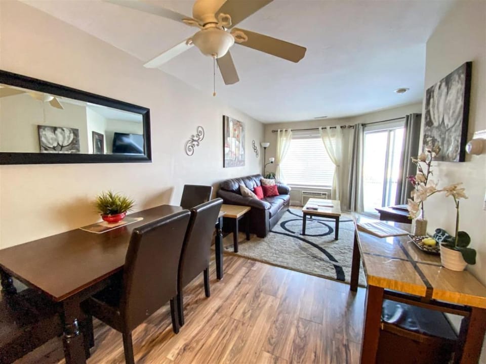 Inn Building Condo 103 updated, pool side view House in Garden City
