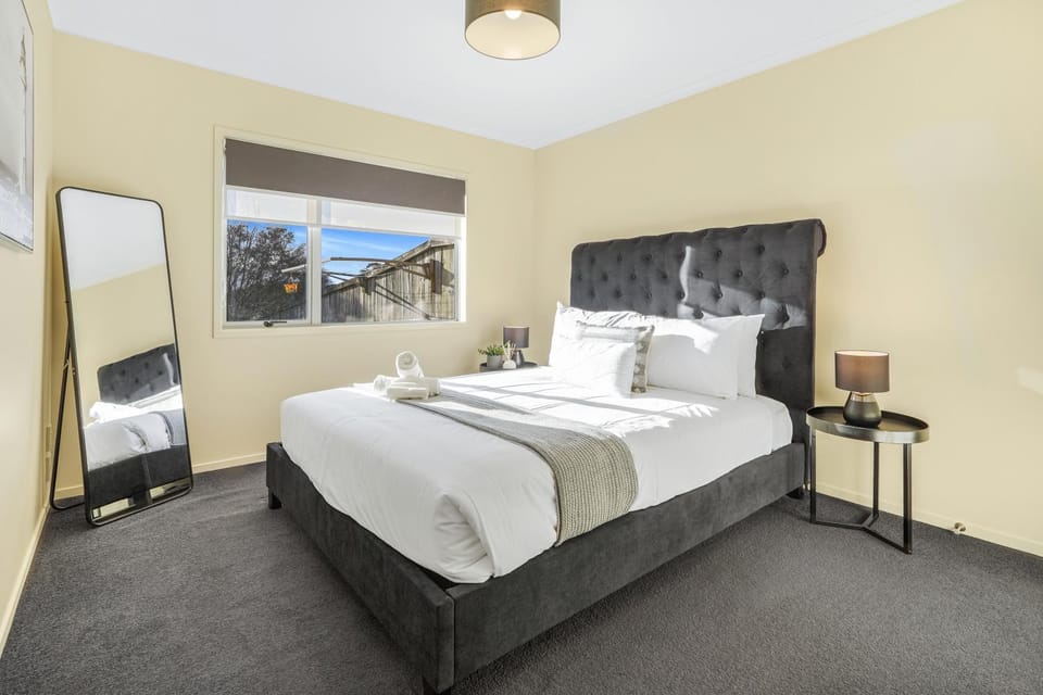 Bed, Bedroom, towels, wardrobe