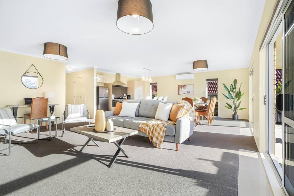 Seating area, air conditioner