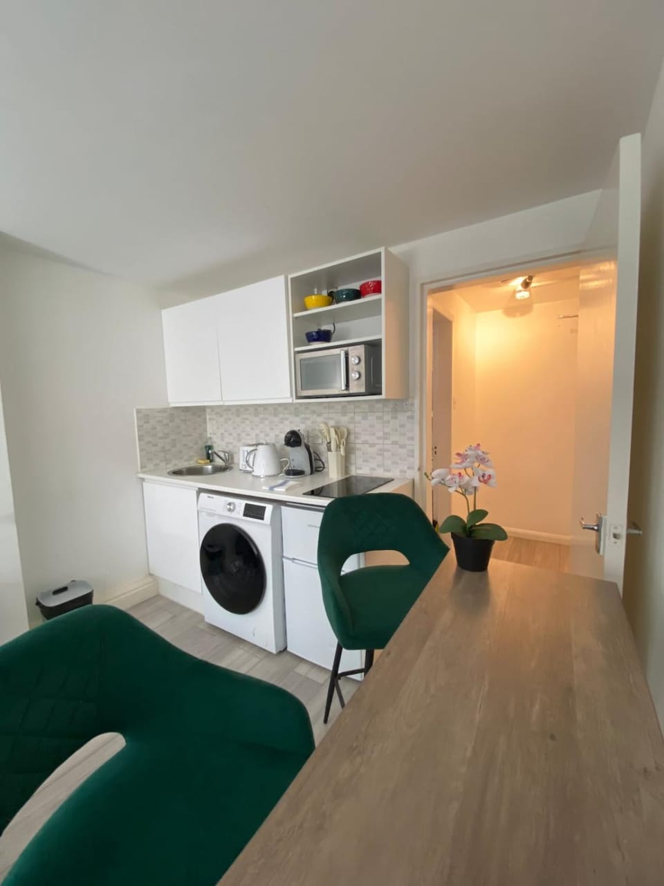 Kitchen or kitchenette, Seating area, minibar, oven, pet friendly, stove, toaster, washing machine, dryer