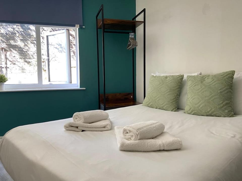 Bed, Photo of the whole room, towels
