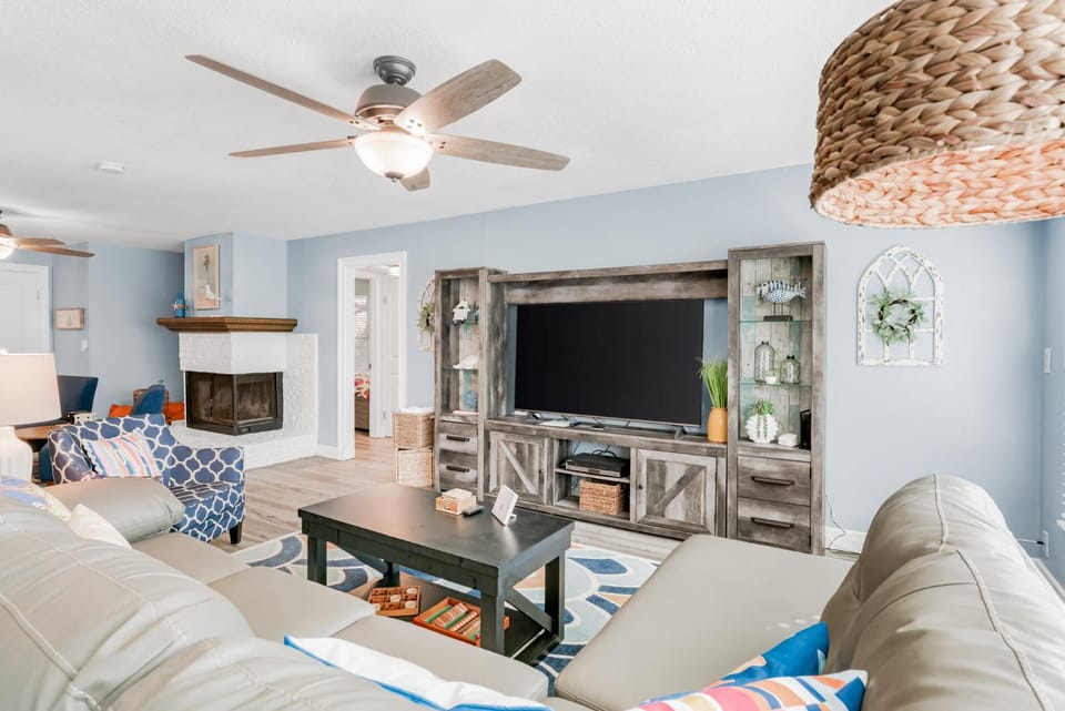 Communal lounge/ TV room, TV and multimedia, Living room