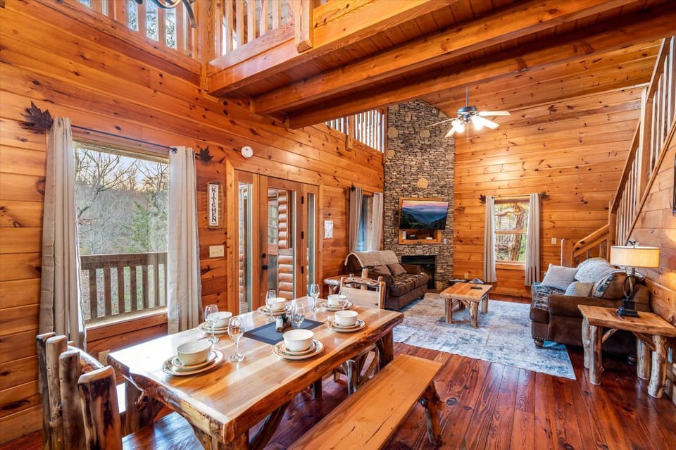 Family Retreat- Hot Tub- Pool Table- Fire Pit- BBQ Grill- Kids Zone- Arcade Games House in Sevier County