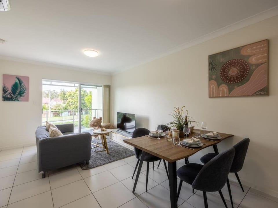 Walk to everything Modern 2Beds Apt with Easy Access Apartment in Brisbane