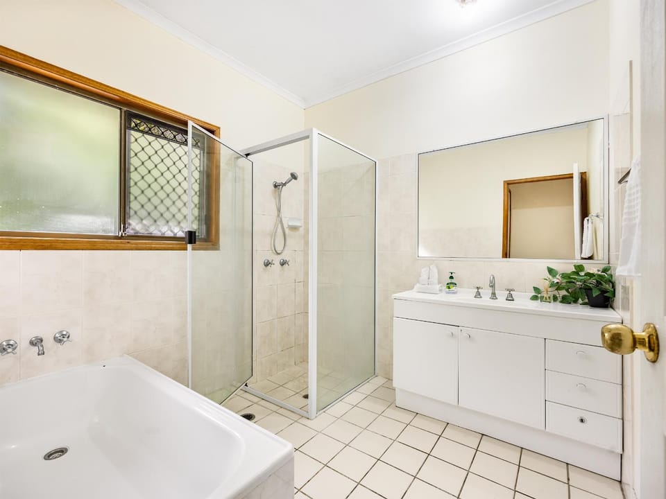 Spacious Land Area 5Bedroom Home at Sunnybank New AC House in Brisbane