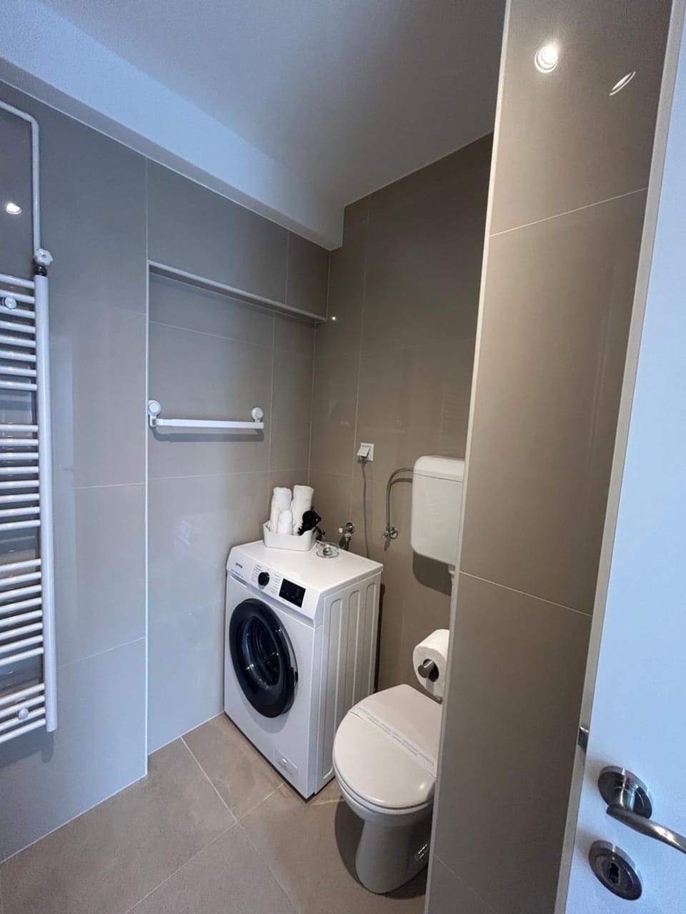Bathroom, washing machine