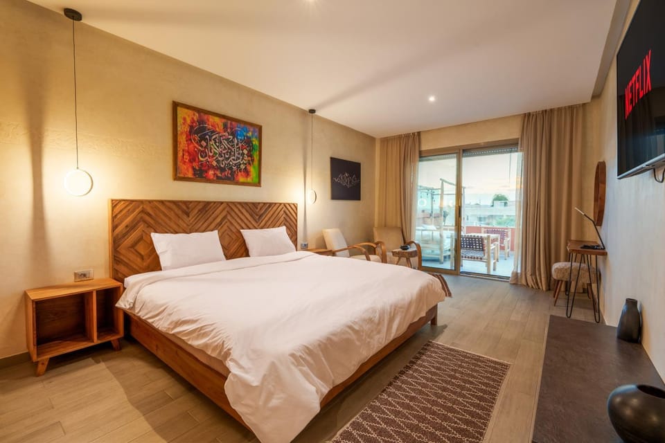 Bed, TV and multimedia, Photo of the whole room, Seating area, Bedroom