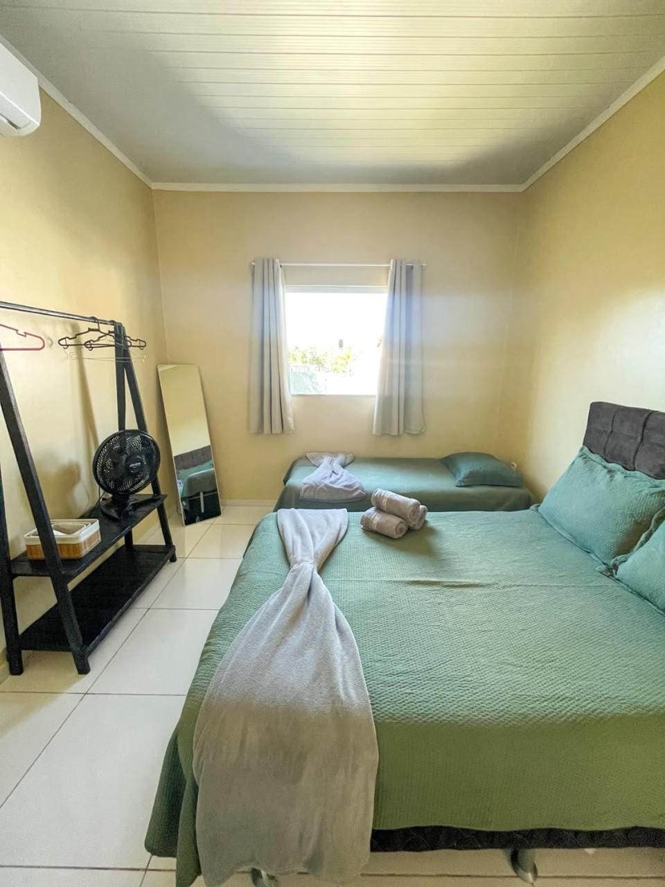 Bed, Photo of the whole room, Bedroom, towels
