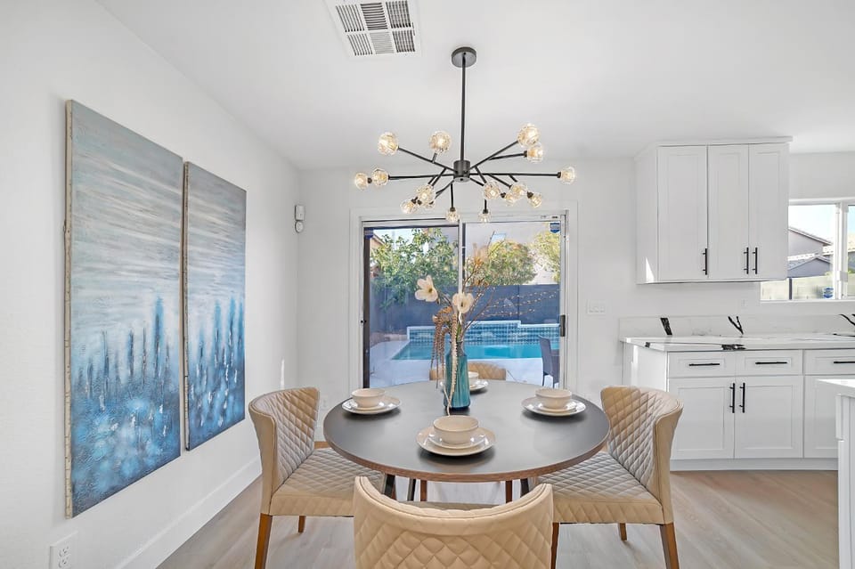 View (from property/room), Dining area, Pool view, Pool view, Inner courtyard view, furniture, furniture