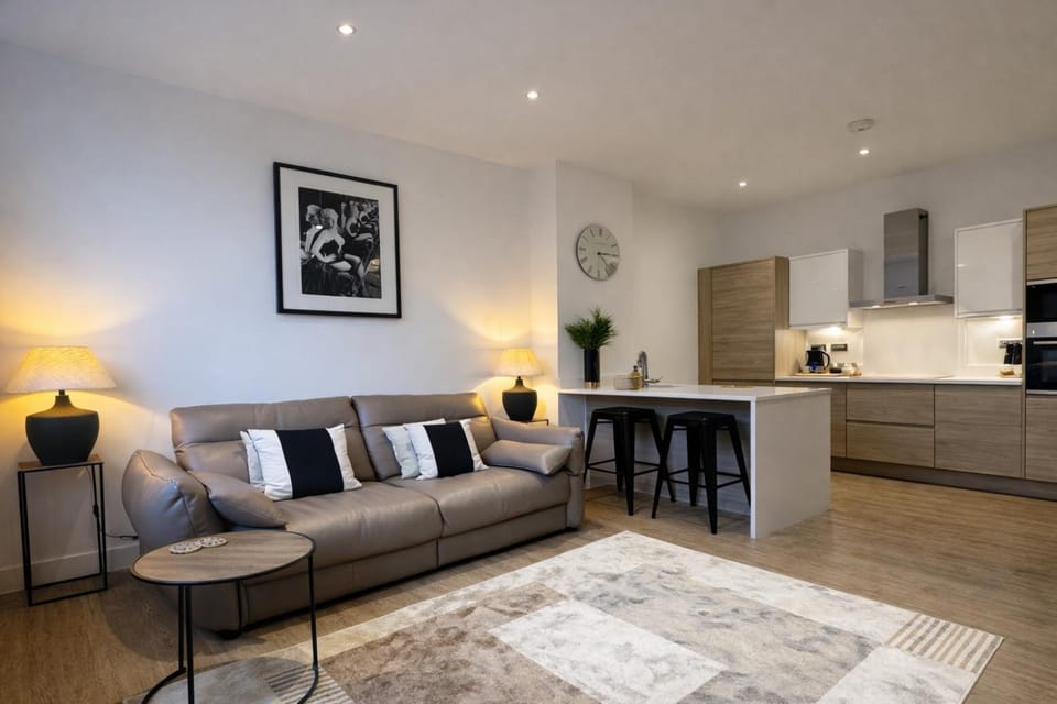 Chester's - Central Chester Stays - 2 Cuppin Street - 2 Minute Walk From Shops Apartment in Chester