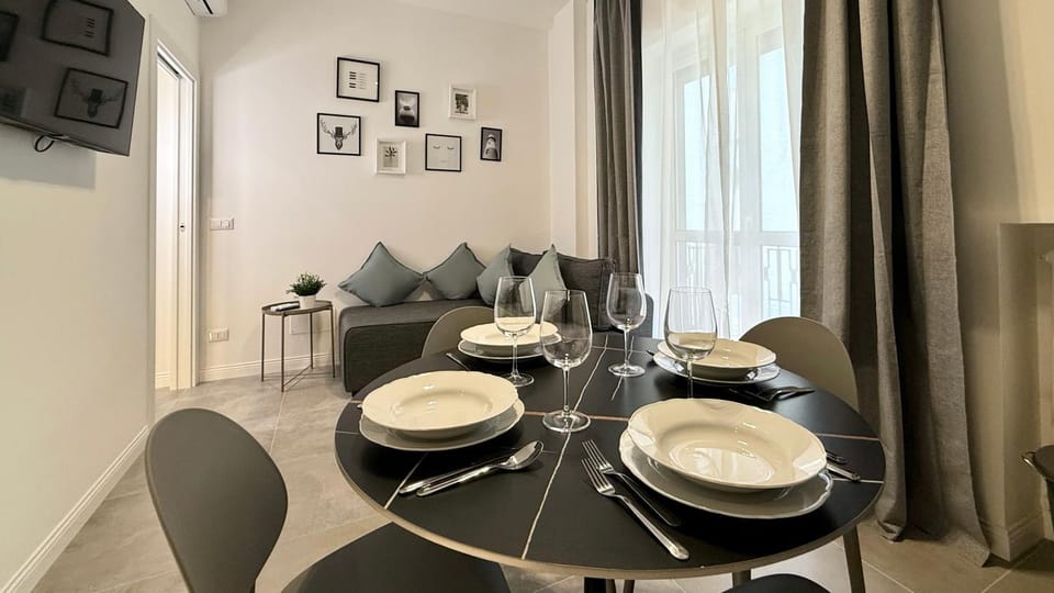 Living room, Seating area, Dining area