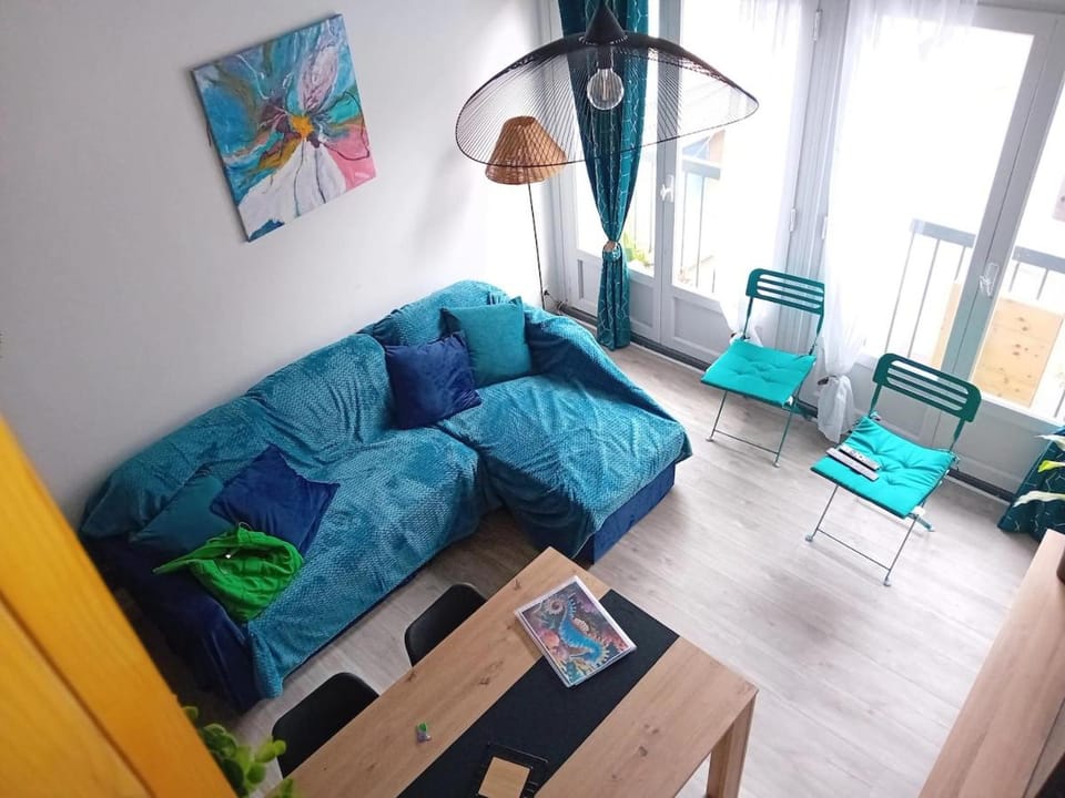 Maison charmante clim et balcon en centre ville House in Marseillan