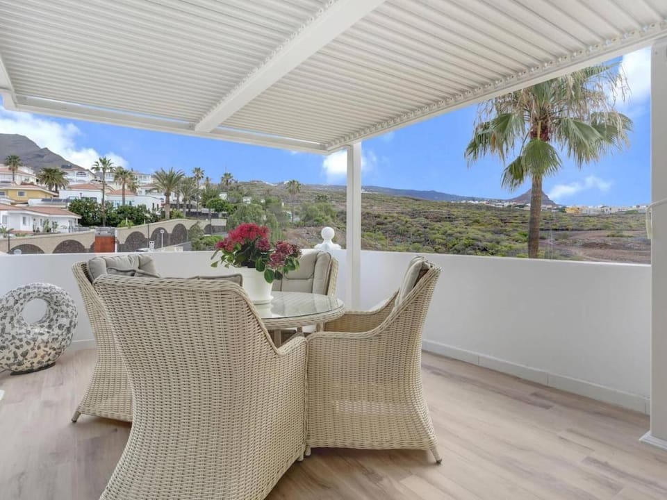 Balcony/Terrace, Mountain view