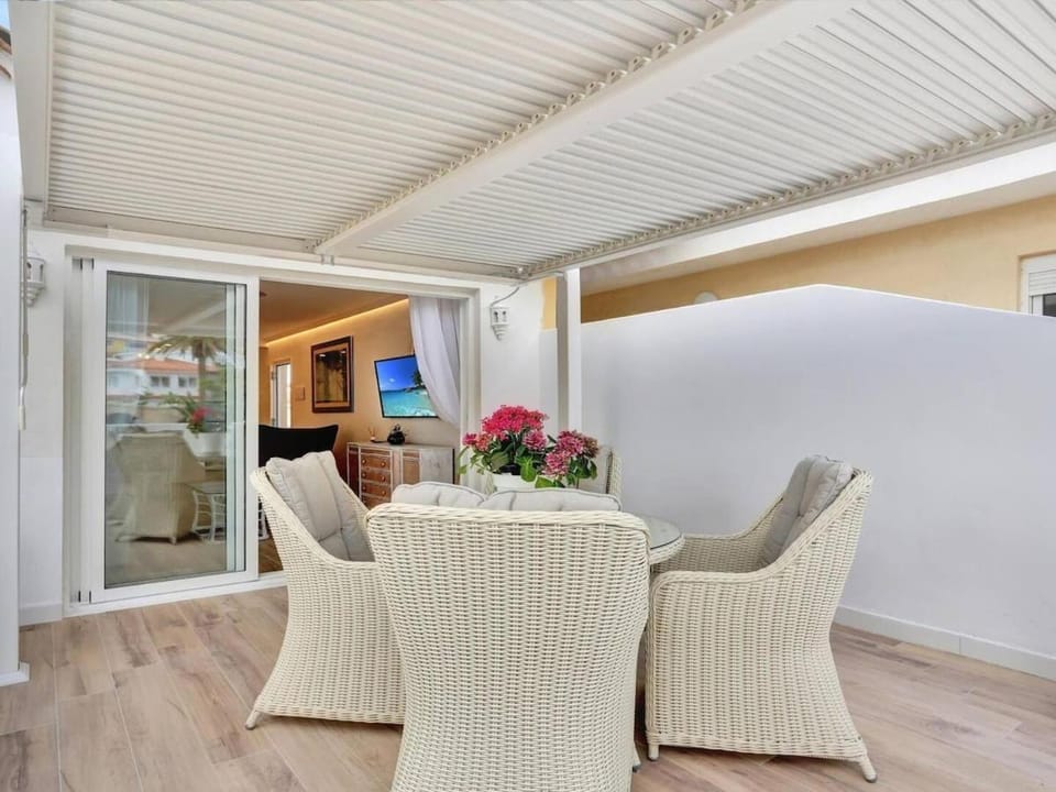 Balcony/Terrace, Mountain view