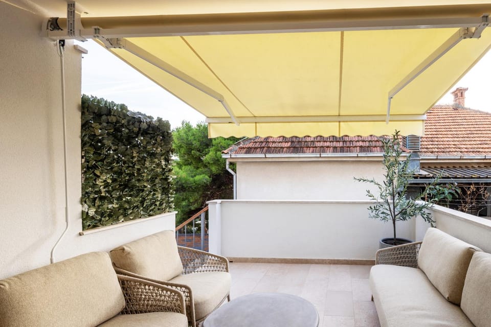 Patio, Seating area