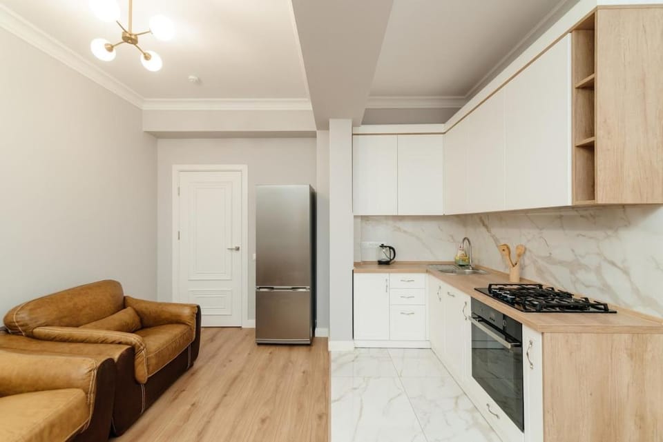 Kitchen or kitchenette, Dining area, oven, stove