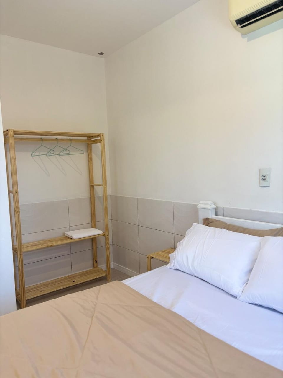 Bed, Bedroom, wardrobe, air conditioner