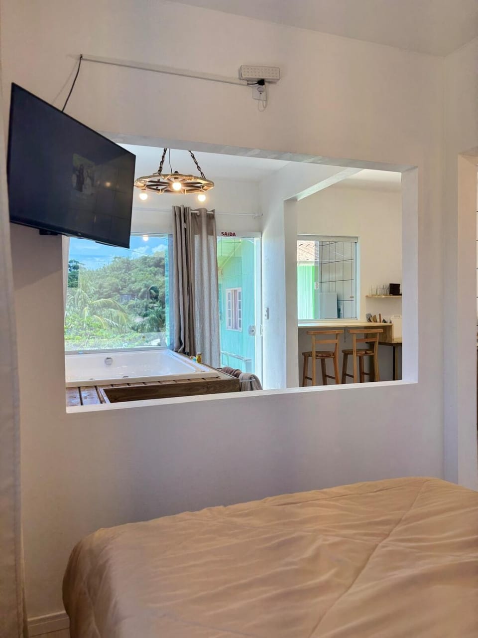 Bed, TV and multimedia, Bedroom
