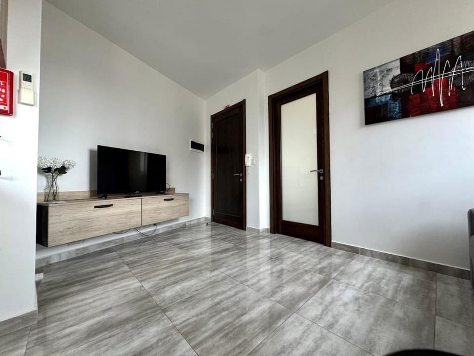 Steps from Three Cities 2BR Apt Apartment in Malta