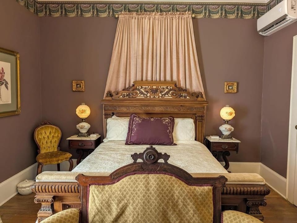 Bed, Bedroom, air conditioner