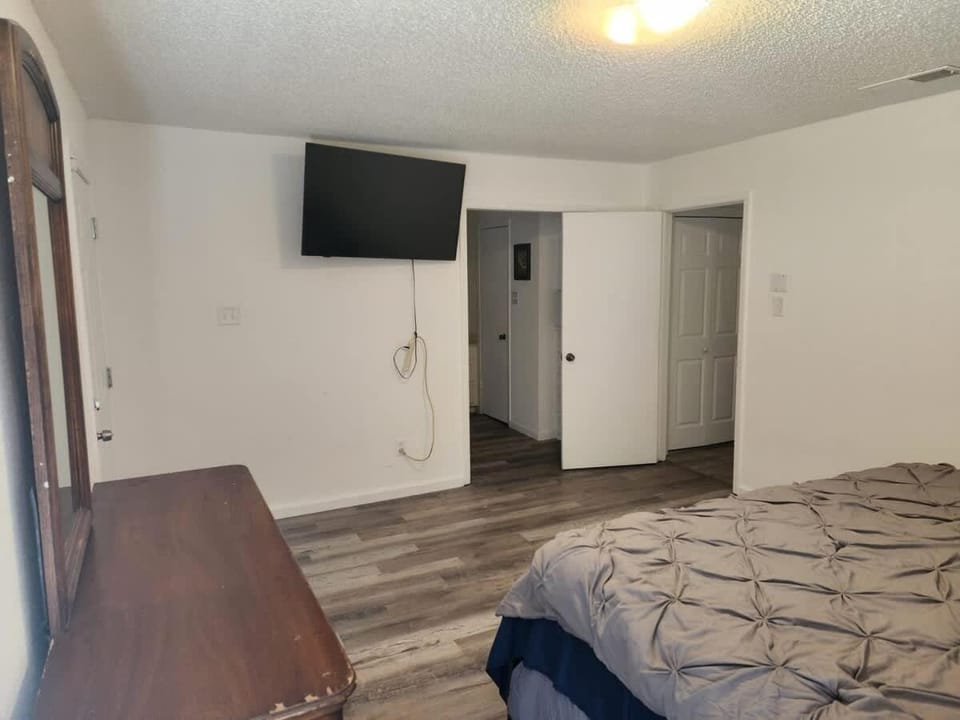 The Wonder Inn - Sleeps 11 near TCU House in Fort Worth