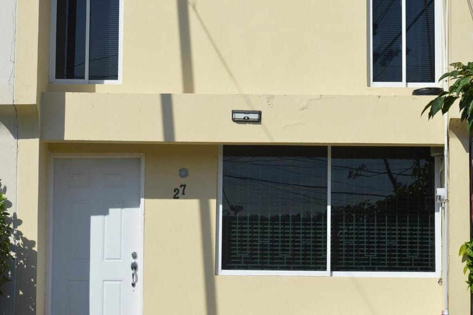 The Cozy Flat by UWI Apartment in Kingston