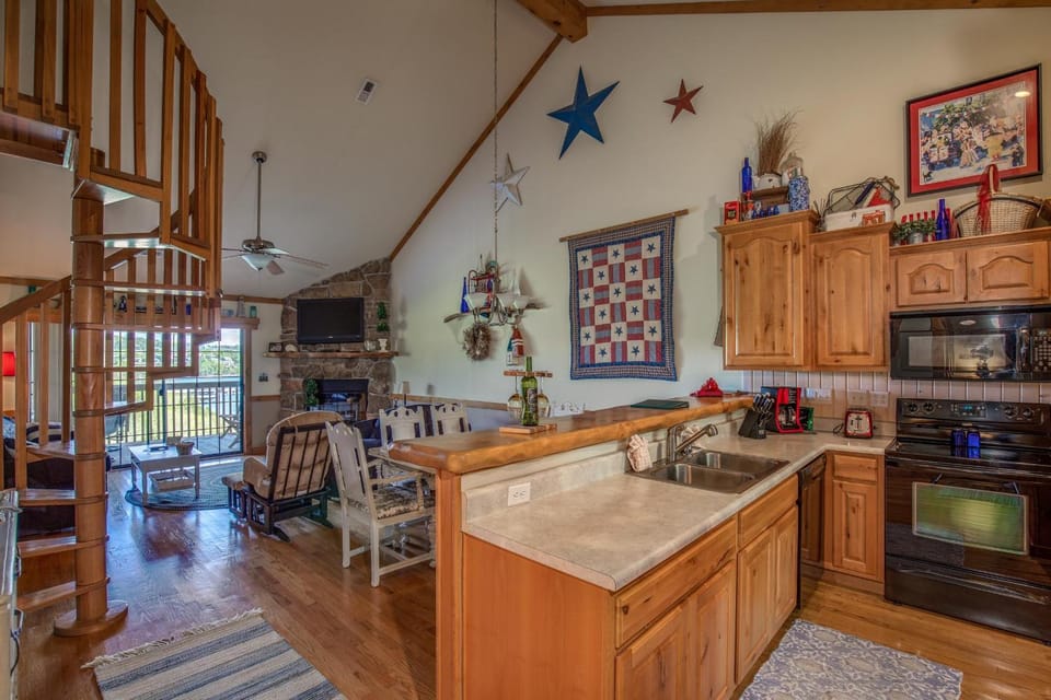 2BR+Loft Village At Indian 1710 Point near SDC-Free Tickets Daily up to $500 House in Indian Point