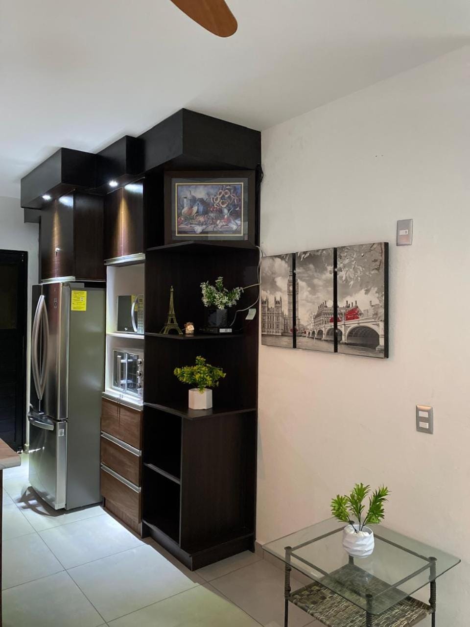 Kitchen or kitchenette, oven
