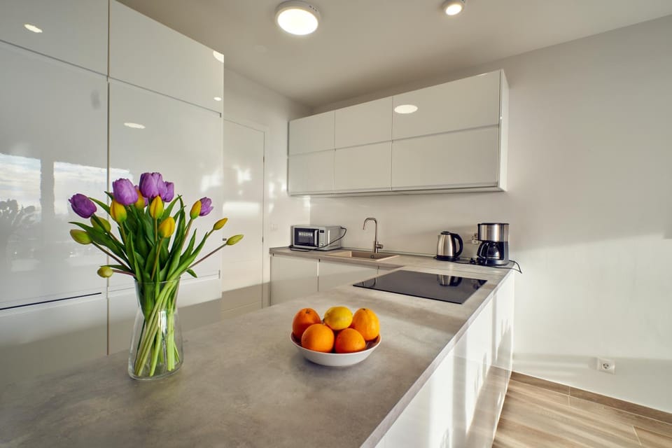 Coffee/tea facilities, Kitchen or kitchenette, Food and drinks, Food, stove, toaster