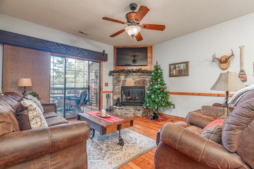 2BR Village At Indian Point 2002 near SDC - Free Tickets Daily up to $500 House in Indian Point
