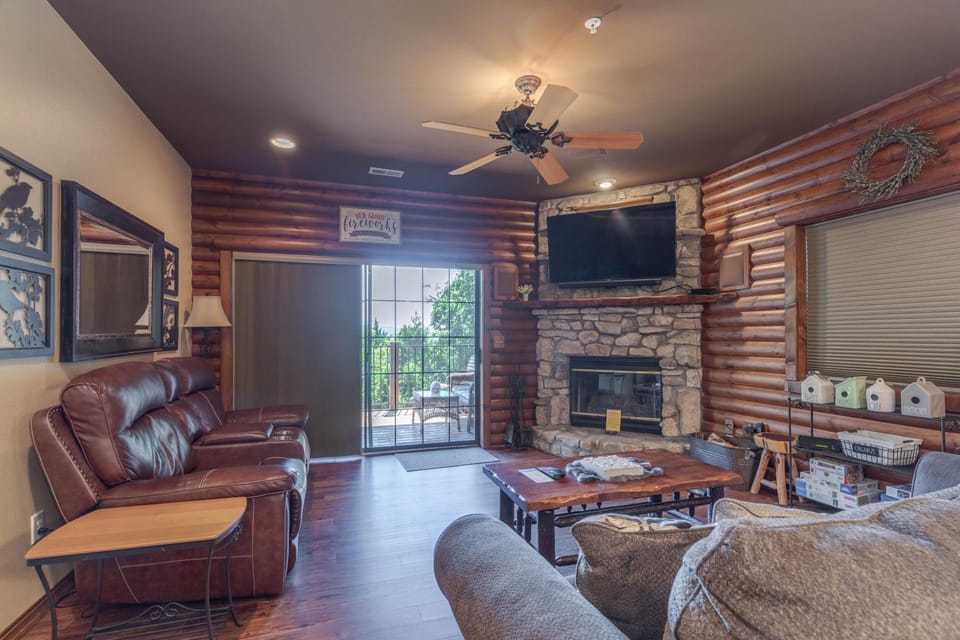 2BR Village At Indian Point 2102 near SDC - Free Tickets Daily up to $500 House in Indian Point