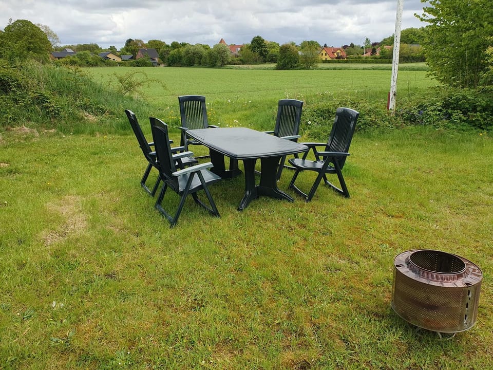 Garden, Dining area