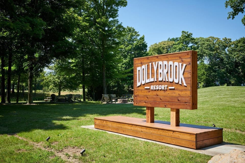 Dollybrook 7 Pet Friendly Community Pool Groups Welcome House in Michigan