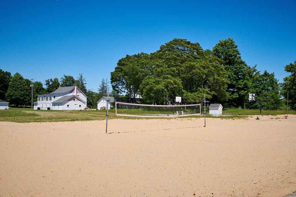 Dollybrook 7 Pet Friendly Community Pool Groups Welcome House in Michigan