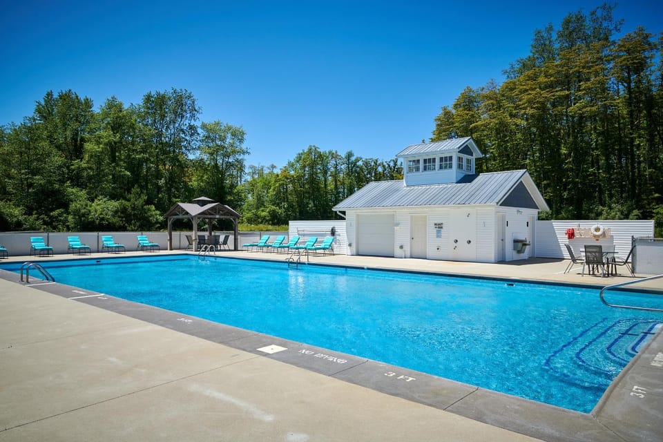 Dollybrook 6 Pet Friendly Community Pool Groups Welcome House in Michigan