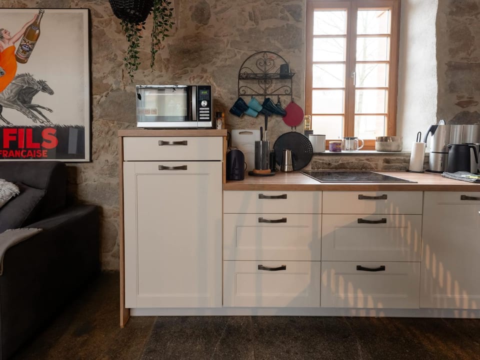 Coffee/tea facilities, Kitchen or kitchenette, microwave