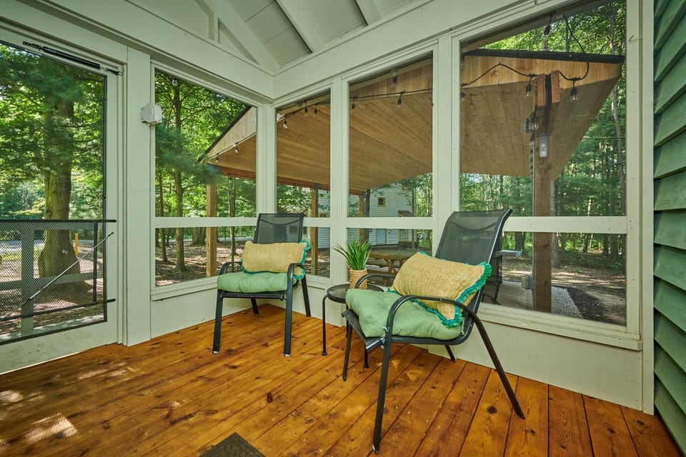 Dollybrook 2 Pet Friendly Community Pool Groups Welcome House in Michigan
