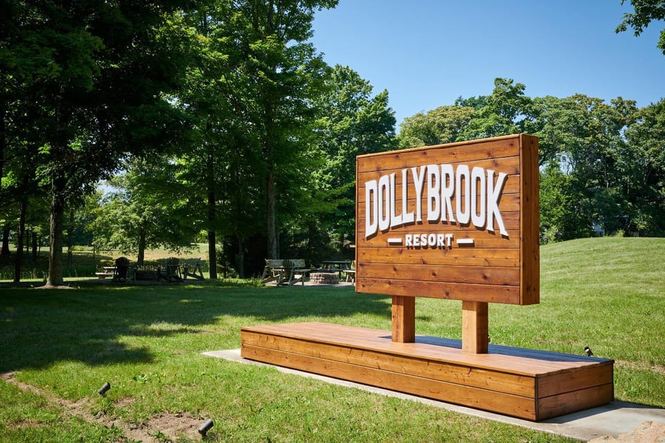 Dollybrook 2 Pet Friendly Community Pool Groups Welcome House in Michigan