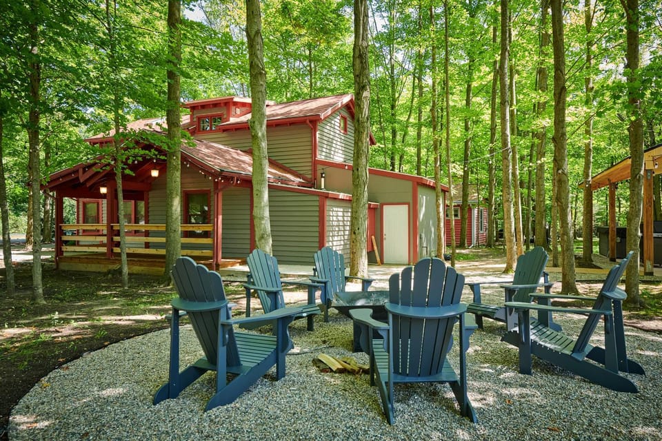 Dollybrook 5 Pet Friendly Community Pool Groups Welcome House in Michigan