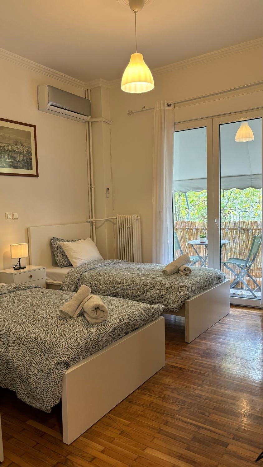 Bed, Bedroom, internet, towels, air conditioner