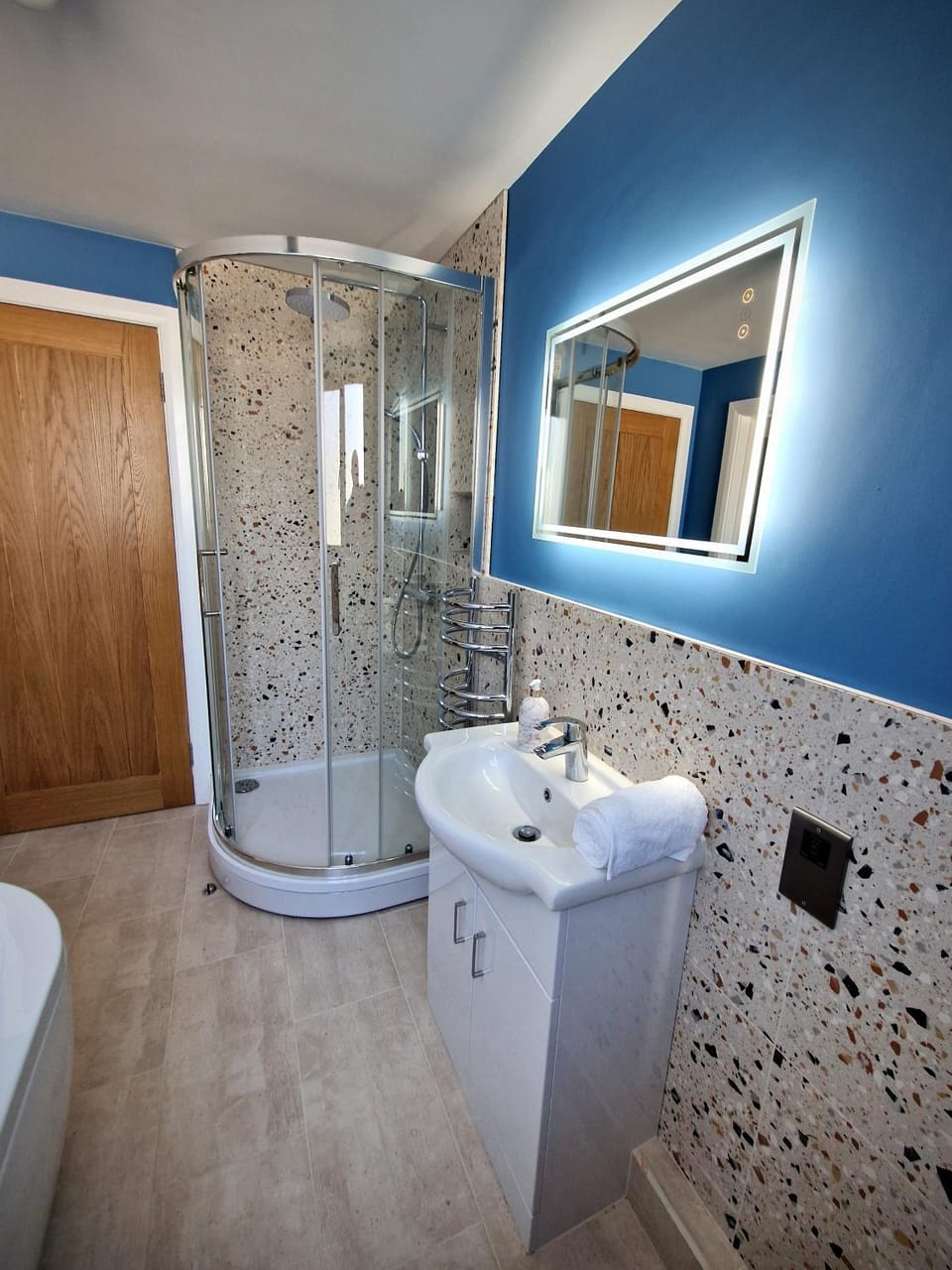 Shower, Toilet, Bathroom, towels