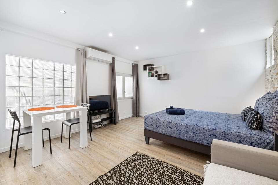 Bed, Living room, Dining area, Bedroom