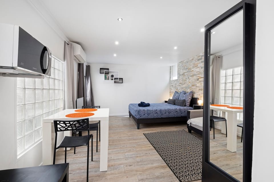 Bed, Living room, Bedroom